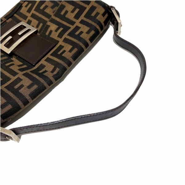 フェンディ FENDI ズッカ柄 マンババケット 2348 26424 099 バッグ ショルダーバッグ レディース  【中古】｜激安アクセサリー通販のワンダープライス